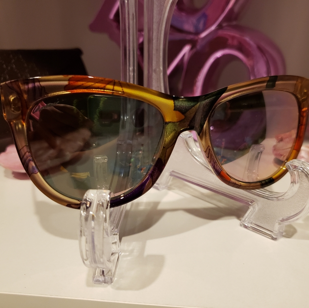Gucci Cat Eye Flora Sunglasses(Sold)